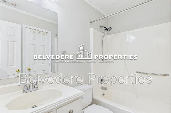 Building Photo - 18-B Park Village Ln