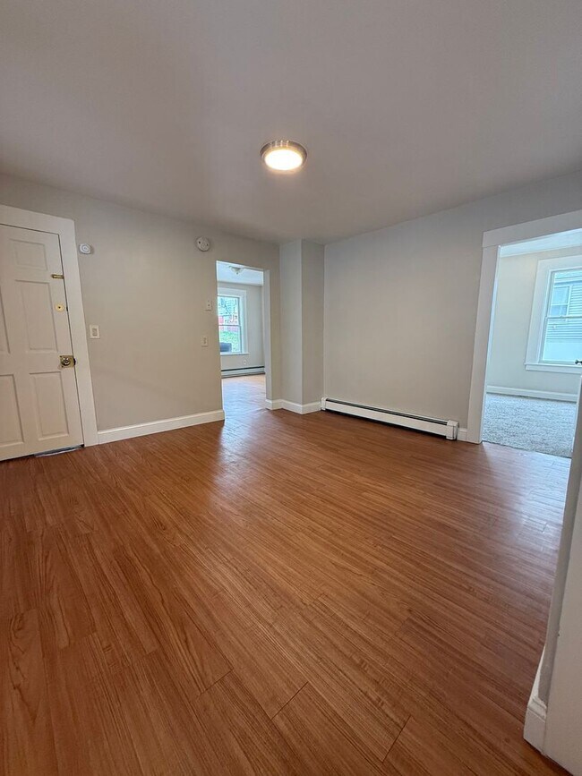 Building Photo - 206 Connors St