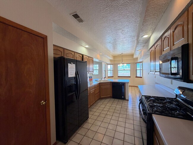 Building Photo - 7281 Spruce Mountain Loop NE