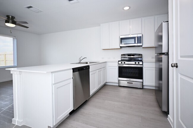 Building Photo - 7639 Varo Gln