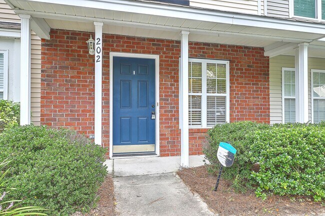 Primary Photo - Move in Ready Townhouse in Summer Wood!