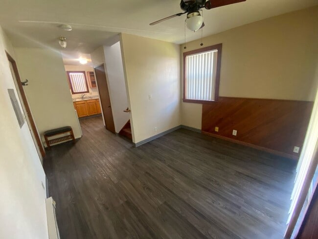 Building Photo - $1895/mo Adorable 2-Story Home Close to Ca...