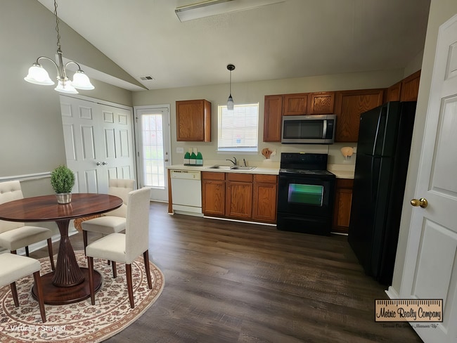 Building Photo - 3 Bedroom 2 Bath Ranch
