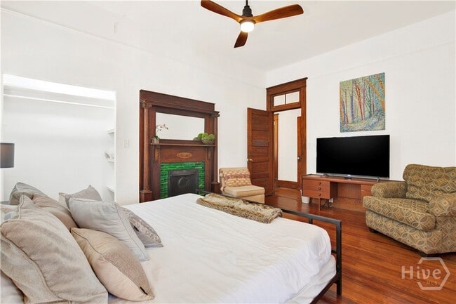 Building Photo - 118 W Waldburg St