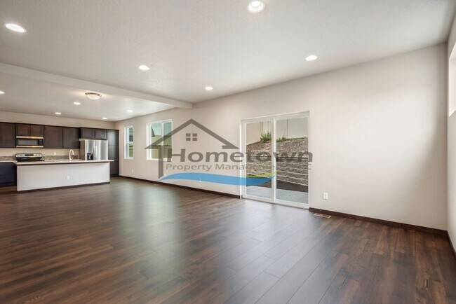 Building Photo - Woodbridge South Home with 4 Bedrooms and ...