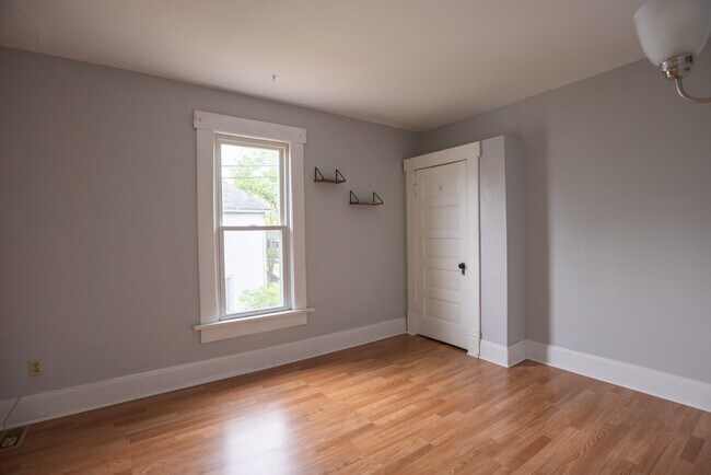 Building Photo - 796 Ebner St