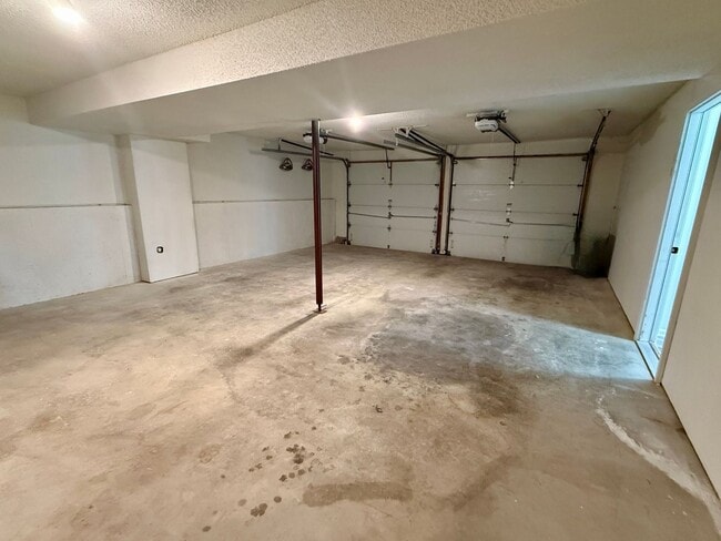 Building Photo - Beautifully Updated 3 Bed, 2 Bath Split-Level Home with Finished Basement