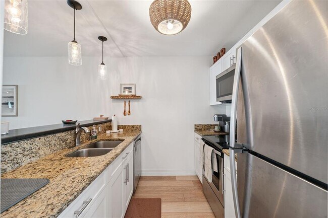 Building Photo - 4821 W McElroy Ave