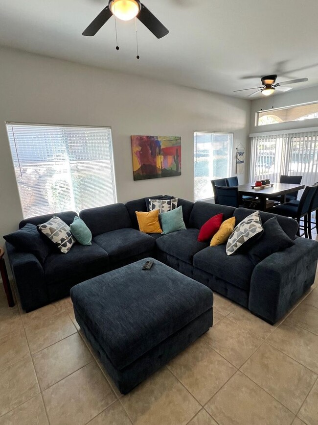 Building Photo - Fully Furnished 2 bedroom condo w/ mountai...