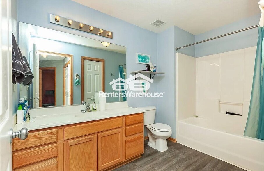 Building Photo - 3799 Village Run Dr