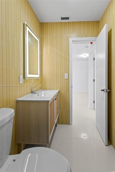 Building Photo - 1640 NE 183rd St