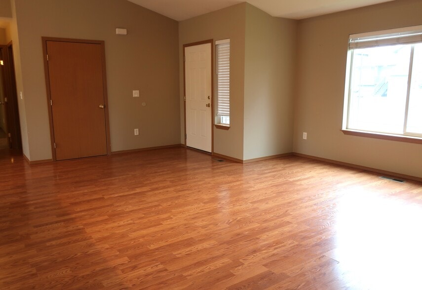 Building Photo - 2514 Aviation Dr
