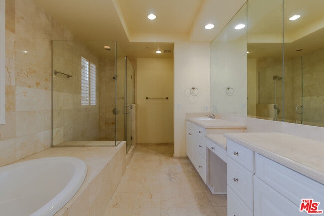 Building Photo - 132 Crescent Dr