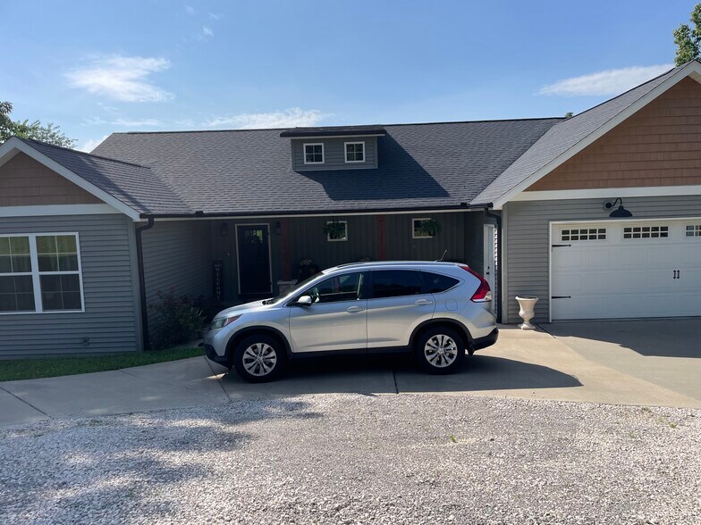 Tenant’s parking space in driveway - 579 Bella Vista Dr