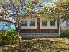 Building Photo - 709 N Drexel Ave