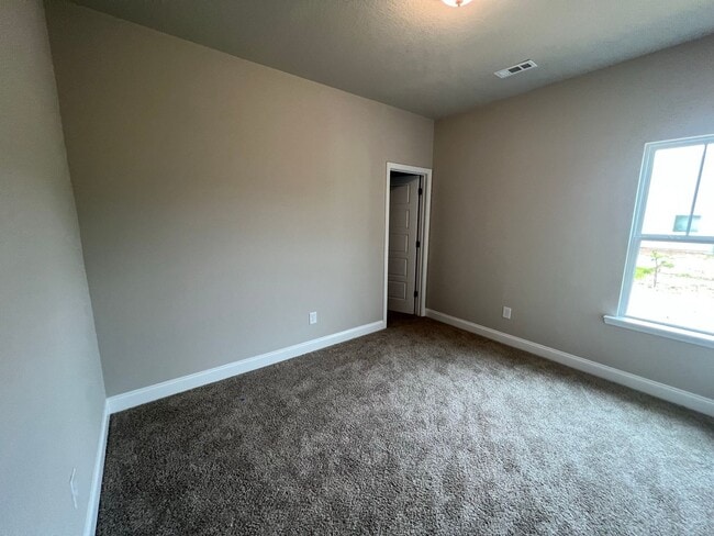 Building Photo - 228 Archer Rd