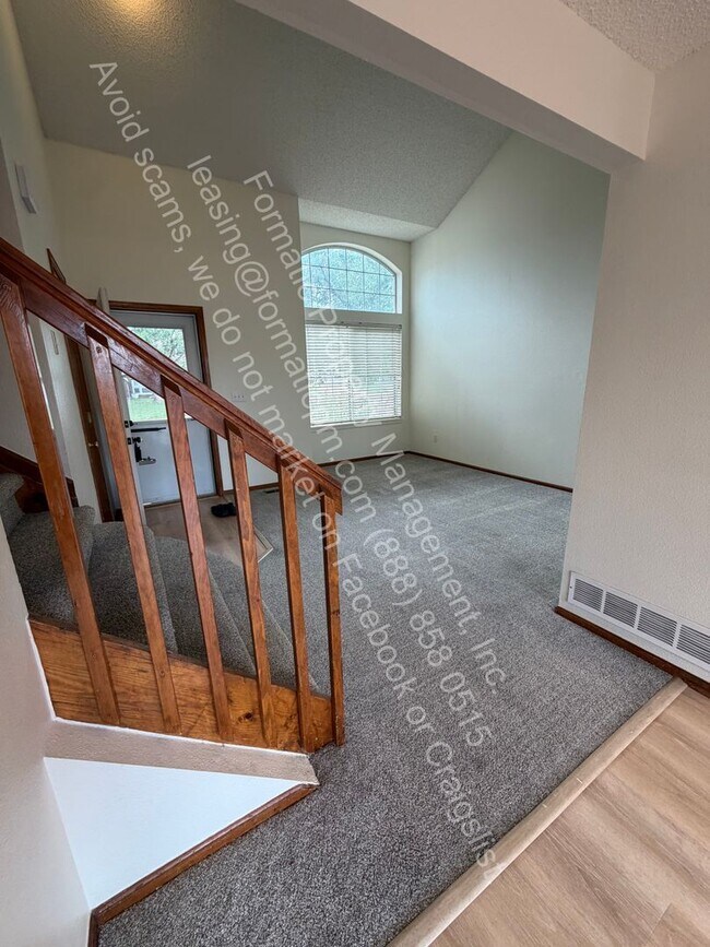 Building Photo - 9663 Lameria Dr