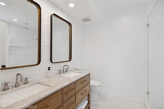 Building Photo - 300 Coral Ave