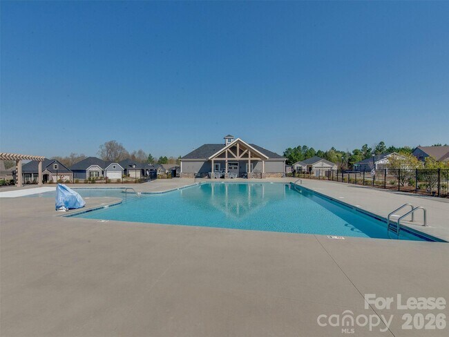 Building Photo - 4009 Woodland View Dr