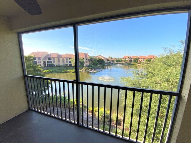 Building Photo - ** FAIRWAY PRESERVE ** 3 BED / 2 BATH COND...