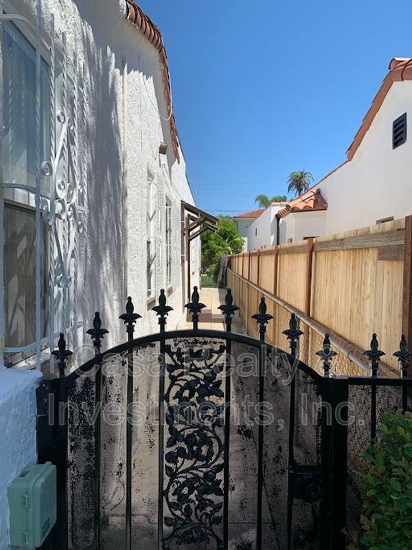 Building Photo - 444 N Alta Vista Blvd