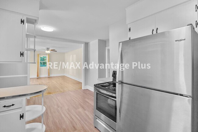 Building Photo - 1508 Noblin Dr