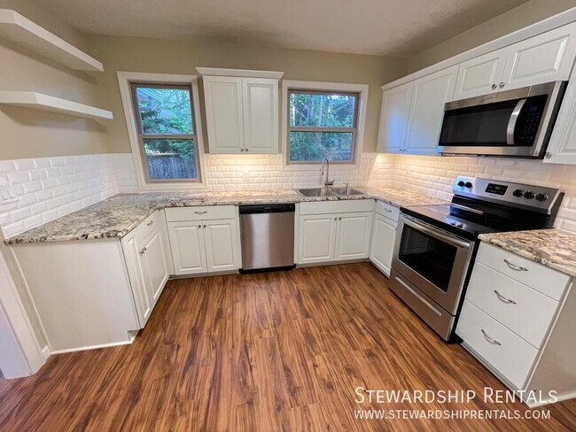 Building Photo - 2334 Augusta St