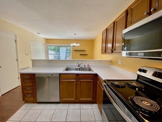 Building Photo - 2126 Alpine Rd