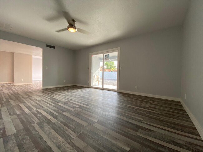 Building Photo - 4007 W Rue De Lamour Ave