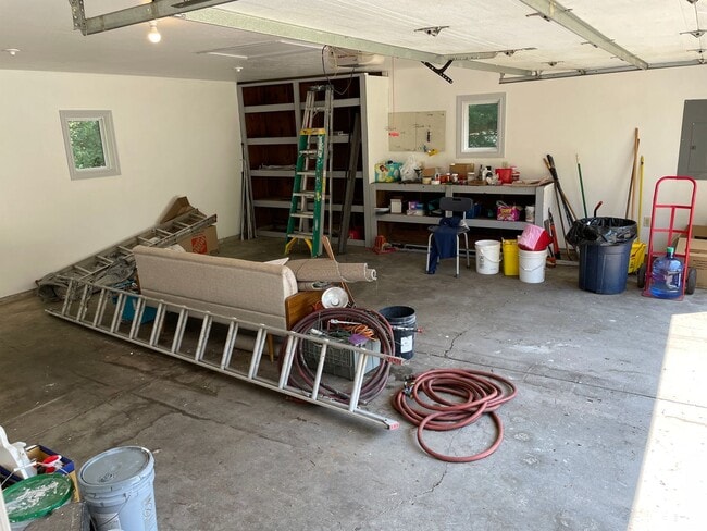 Building Photo - Charming 3-Bedroom Ranch Home in Comstock ...