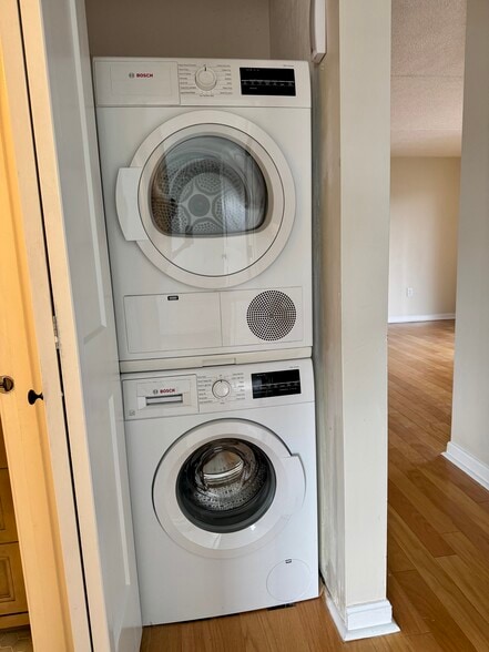 Building Photo - 100 High St