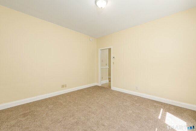 Building Photo - 108 Belden St