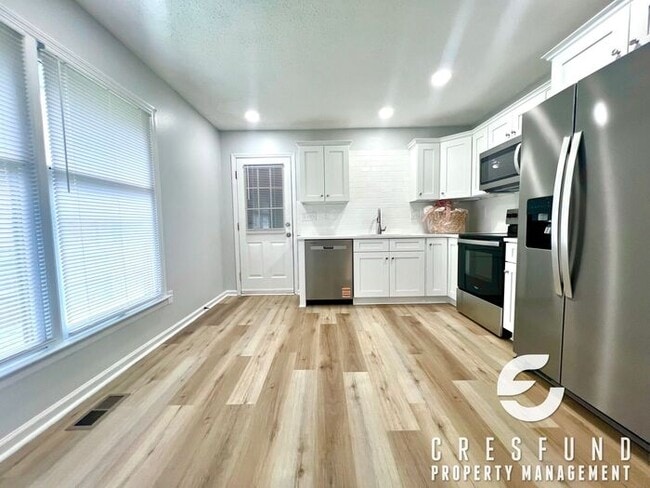 Building Photo - RENT JUST REDUCED TO $1700! RECENTLY RENOV...