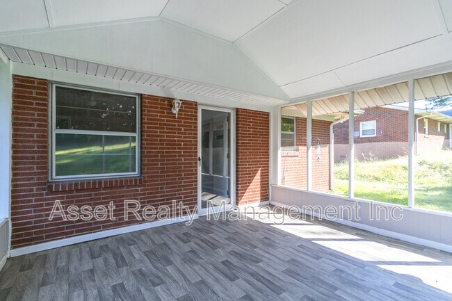 Building Photo - 6633 Wachese Ln