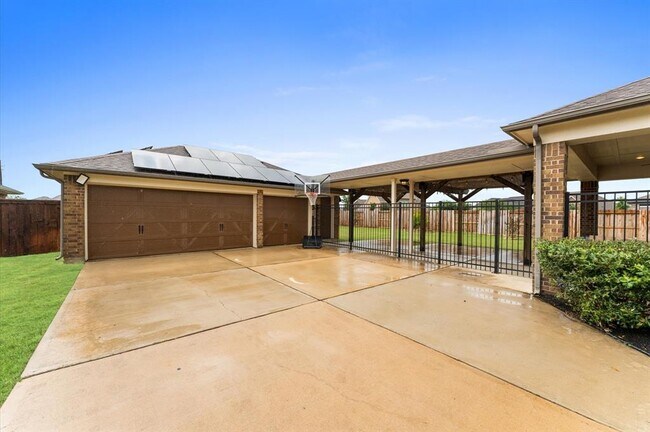 Building Photo - 10110 Da Vinci Ct