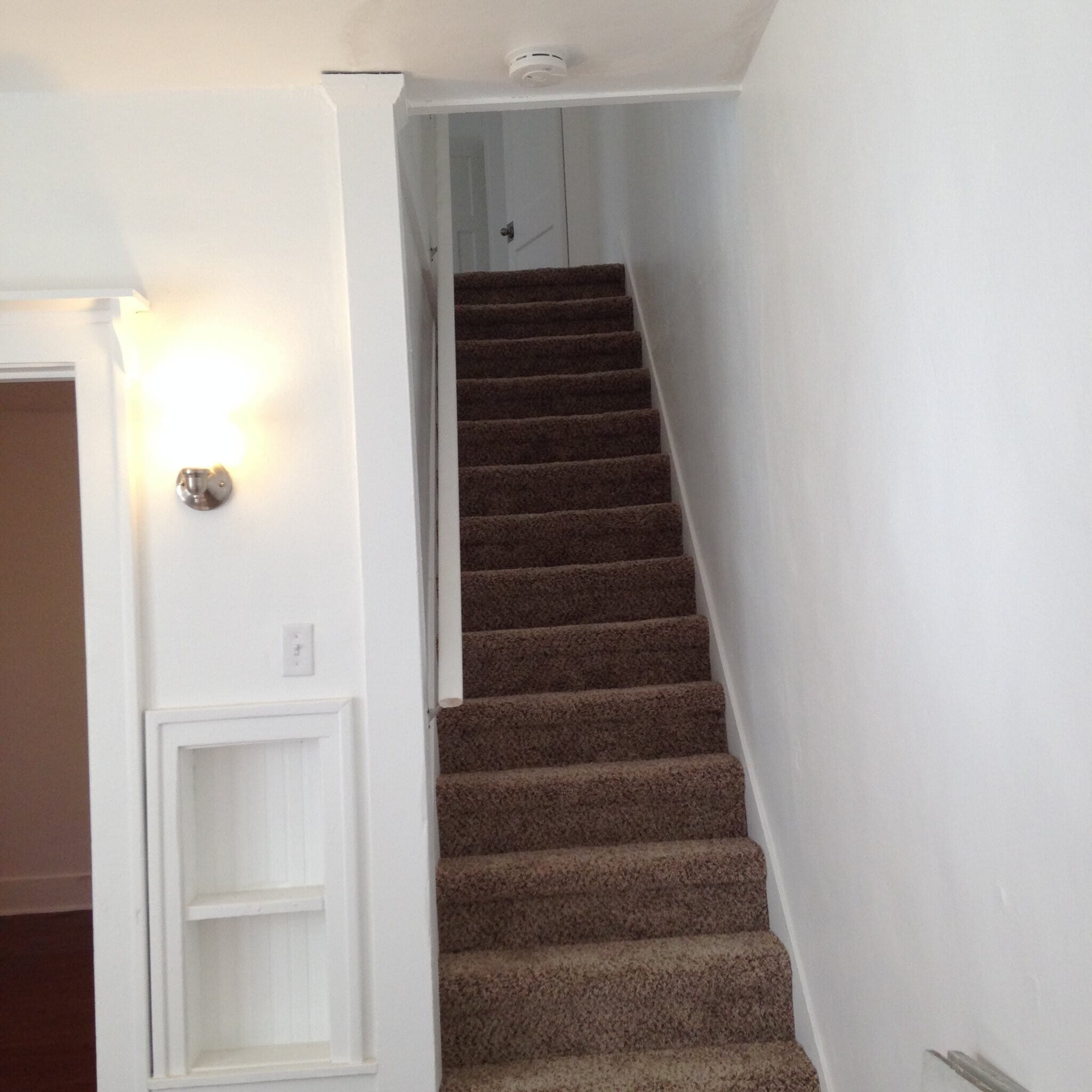 Building Photo - 458 Hallock St