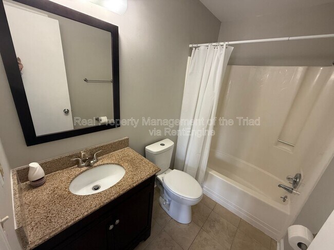 Building Photo - 2425 Tantelon Pl