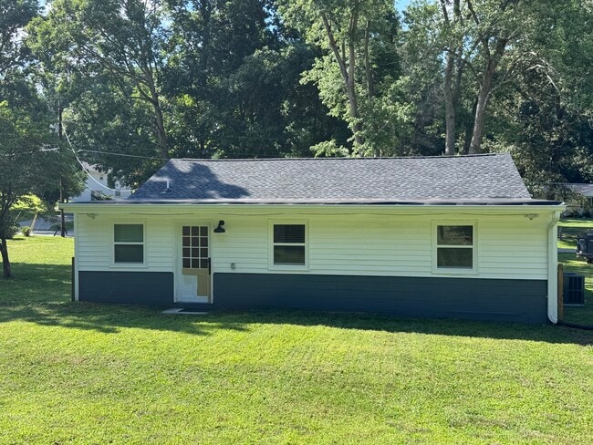 Building Photo - 8805 W Simpson Rd