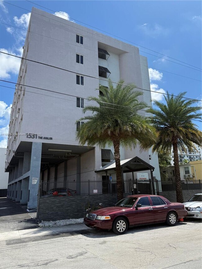 Building Photo - 1531 NW 16th Ave