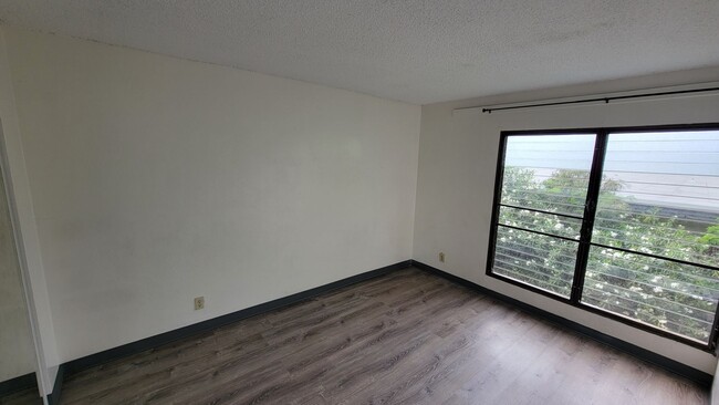 Building Photo - Kahe Kai - 2 Bedroom 1 Bath Apartment With...