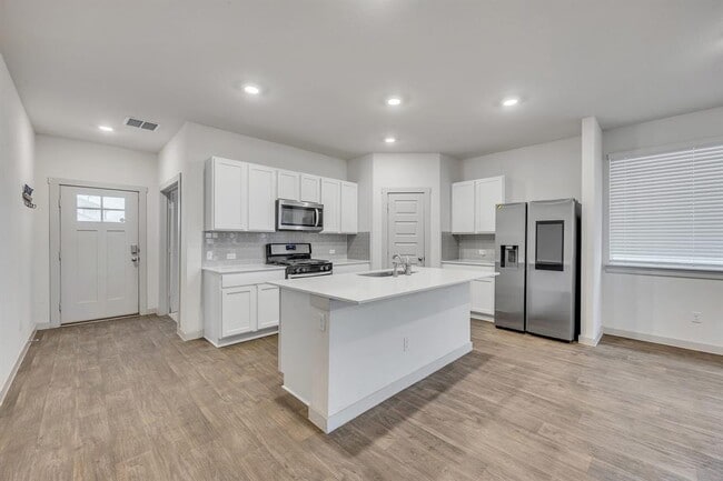 Building Photo - 210 Big Cypress Byu Rd