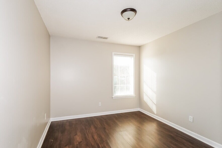 Building Photo - 115 Winding Creek Dr