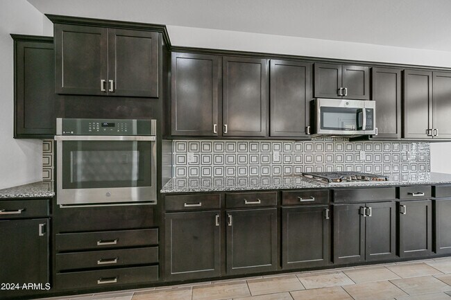 Building Photo - 14049 W Desert Hollow Dr