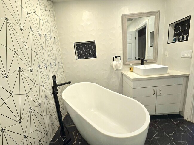 Building Photo - 451 E Lincoln Ave