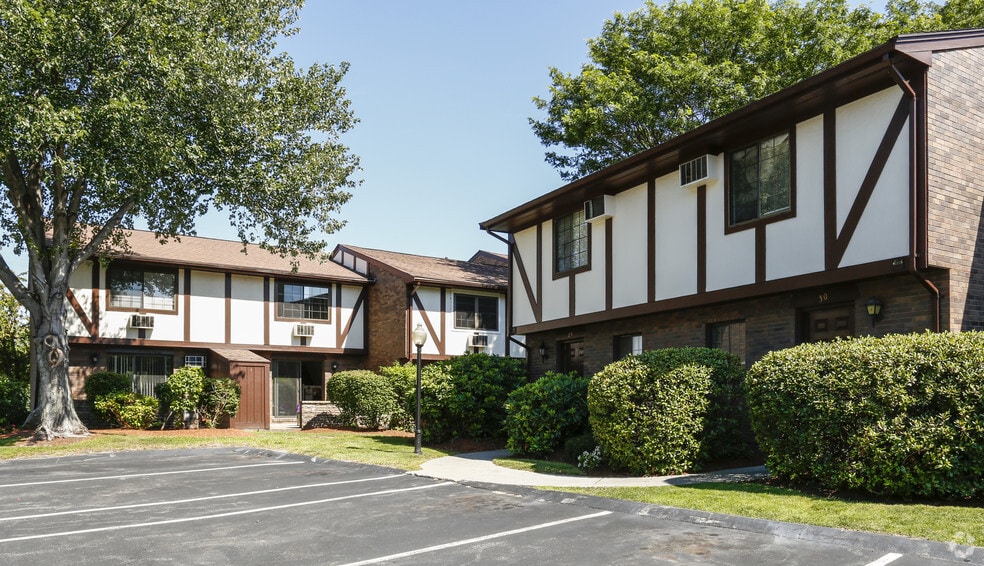 Tudor Glen Village 111 Locust St Woburn MA 01801 Apartment Finder