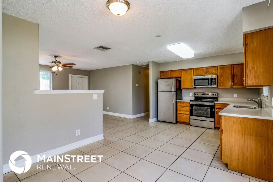 Building Photo - 18529 Phlox Dr