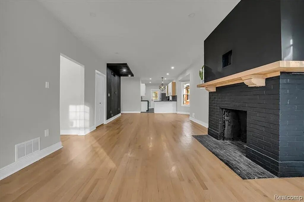 Building Photo - 1502 Virginia Park St