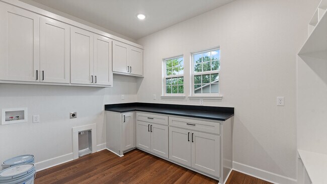 Building Photo - 1709 S 15th St
