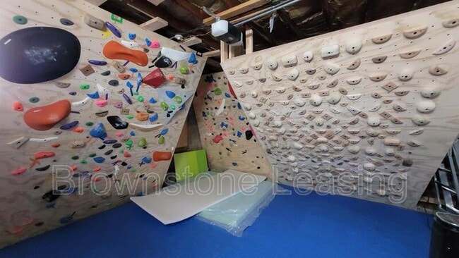 Building Photo - 1035 N Marion St