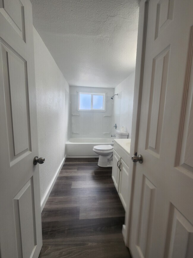 Building Photo - B-Cozy Villa Apartments